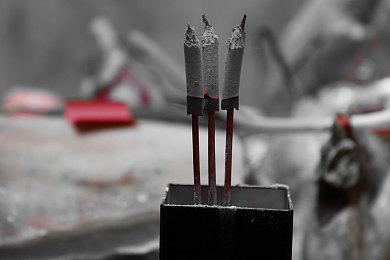 美少女生存恐怖游戏《探灵直播2》中文实体版将推出